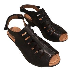 Comfortiva Faye leather women's black sandals.  Size 7W